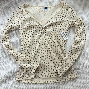 NWT Old Navy V neck Long Sleeve